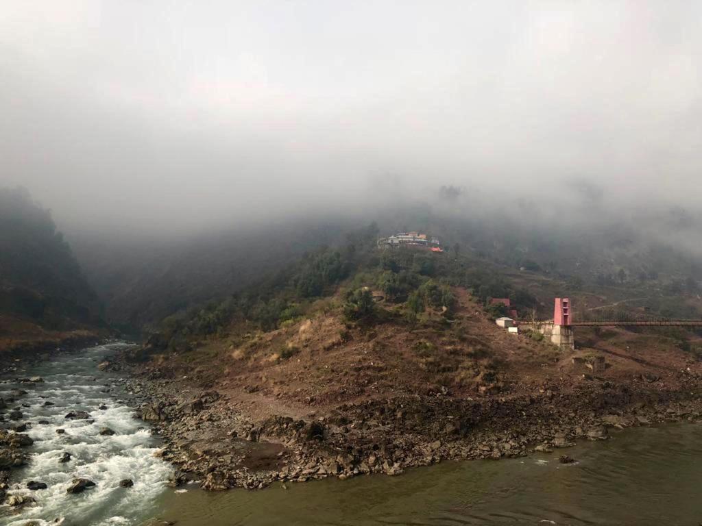 Hotel La Orilla 穆扎法拉巴德 外观 照片